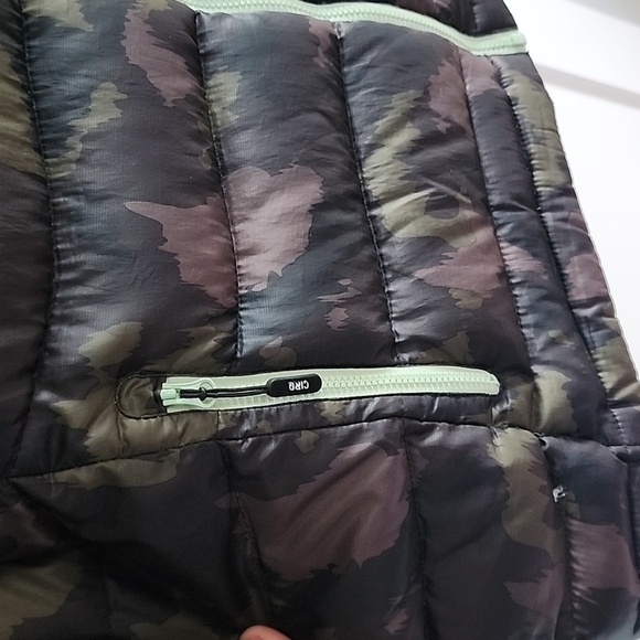 Cirq down winter puffer coat in camoflauge print size XL - Picture 3 of 9